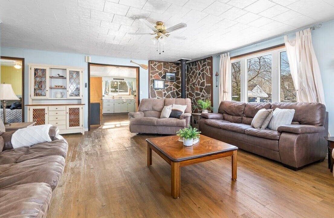 Photo of Livingroom in MacTier