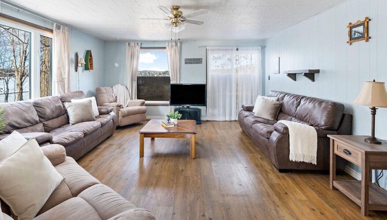 Photo of Livingroom in MacTier