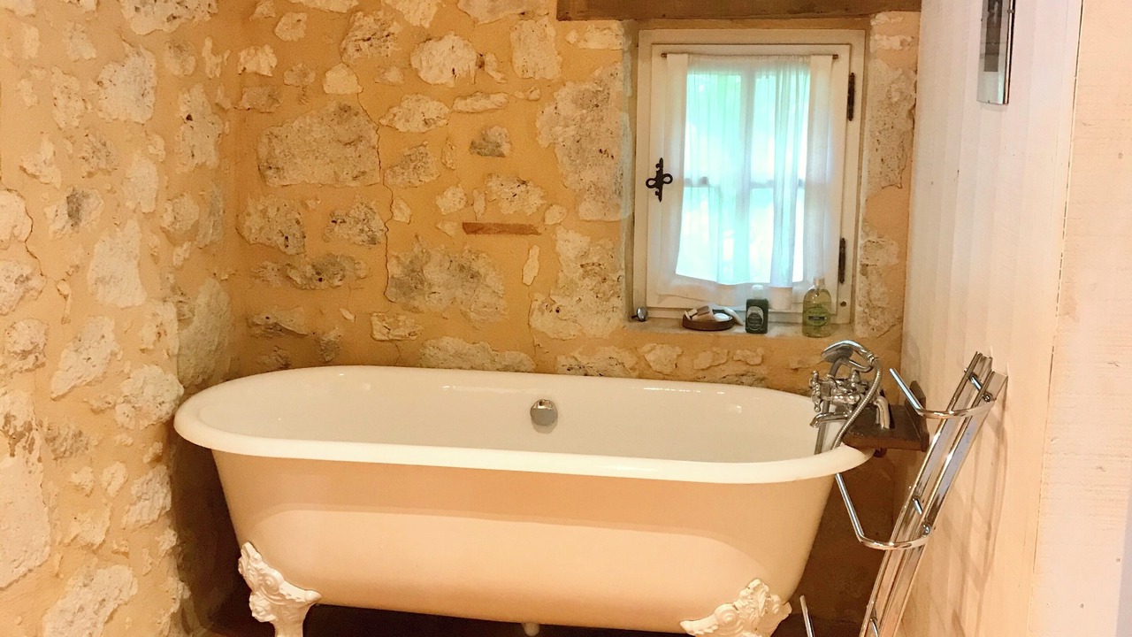 Photo of Bathroom in Lusignan-Petit