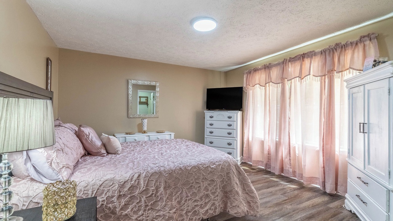 Photo of Bedroom in Cherokee