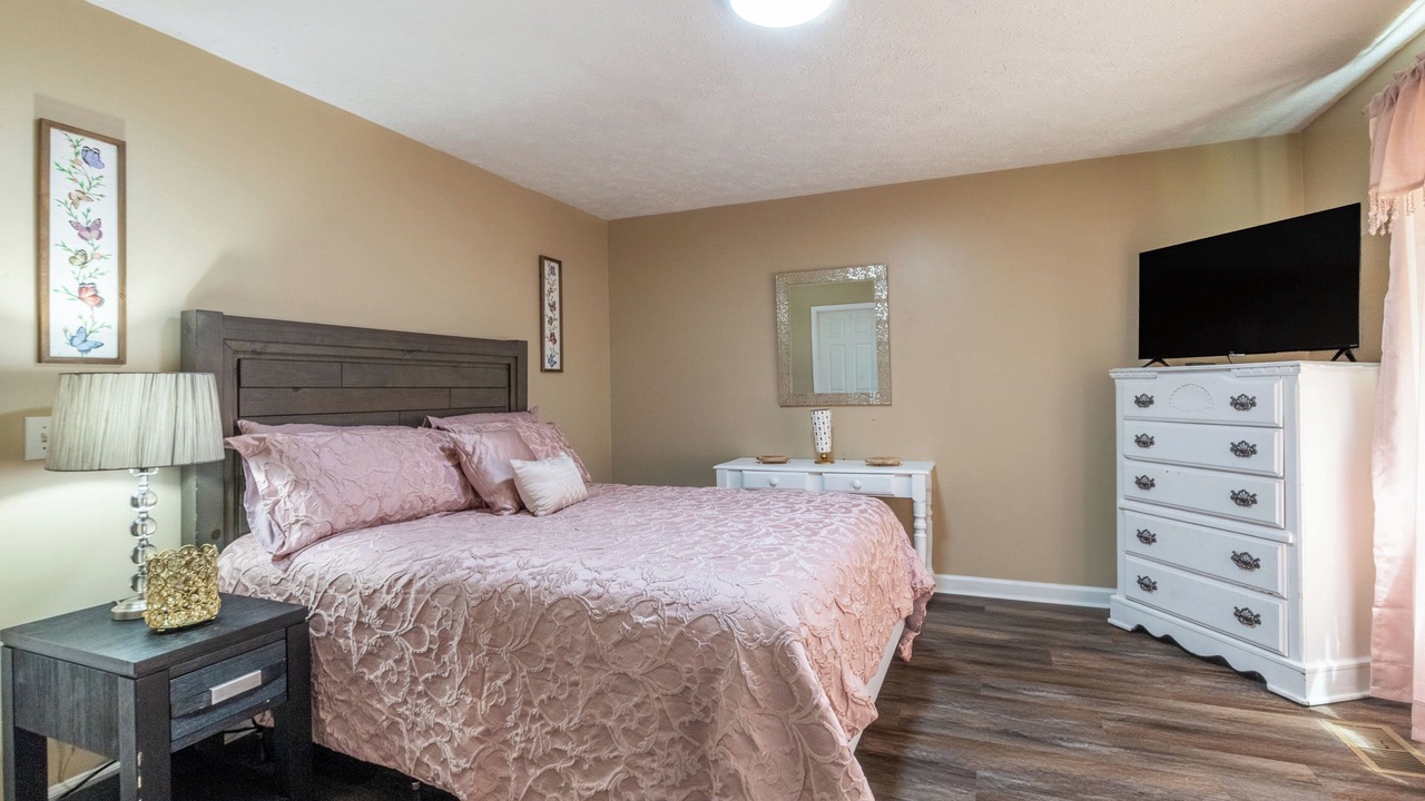 Photo of Bedroom in Cherokee