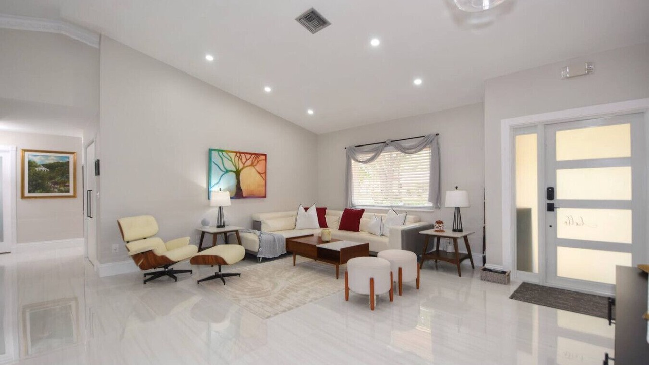 Photo of Livingroom in University Drive