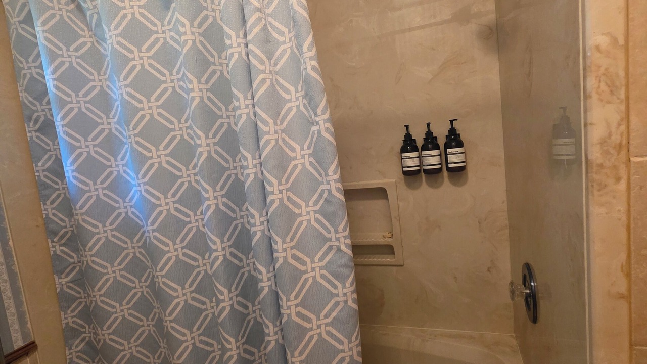 Photo of Bathroom in Elmo