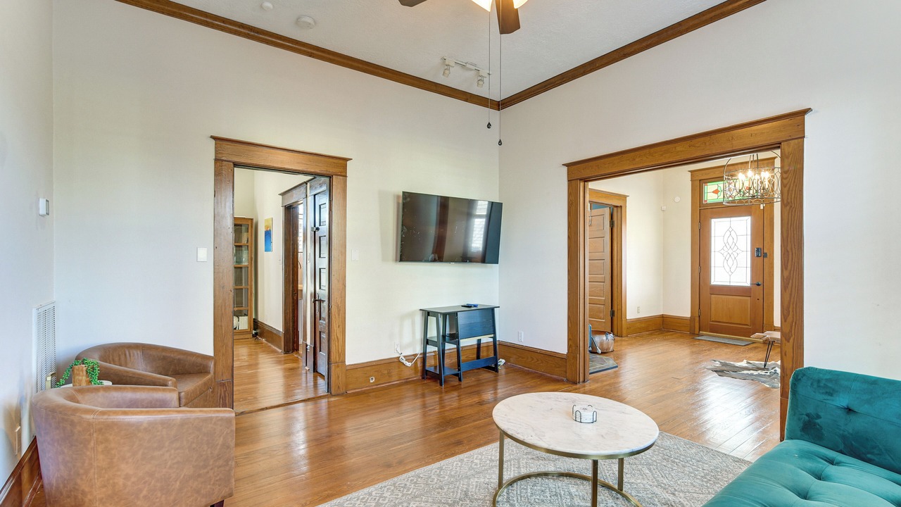 Photo of Livingroom in Greater Heights