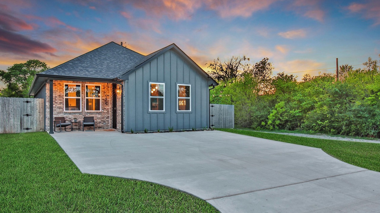 Photo of Outdoor in Bryan