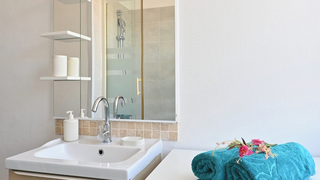 Photo of Bathroom in Beziers City Centre