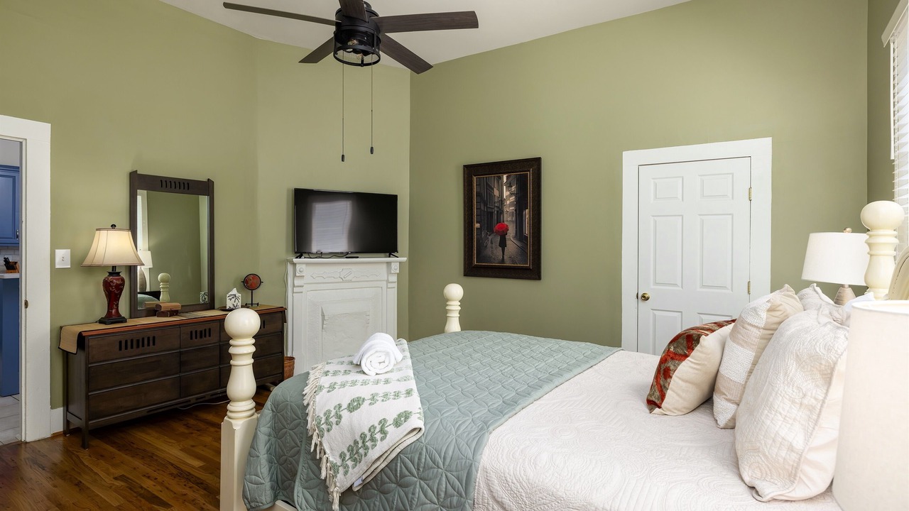 Photo of Bedroom in Forest Park