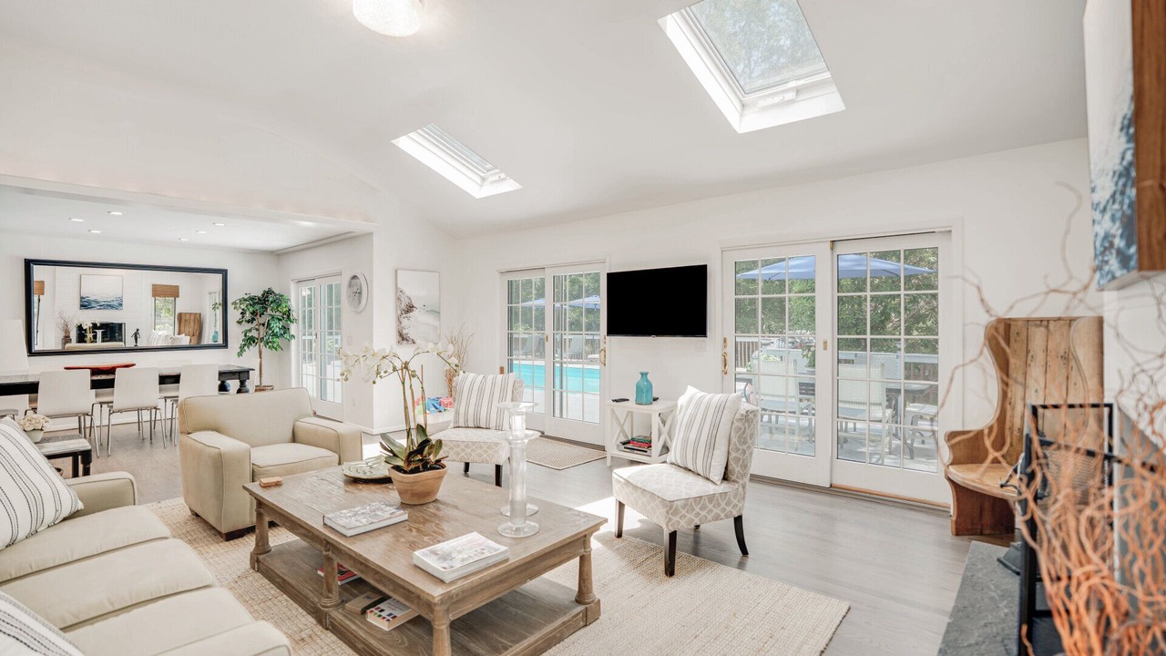 Photo of Livingroom in Northwest Harbor