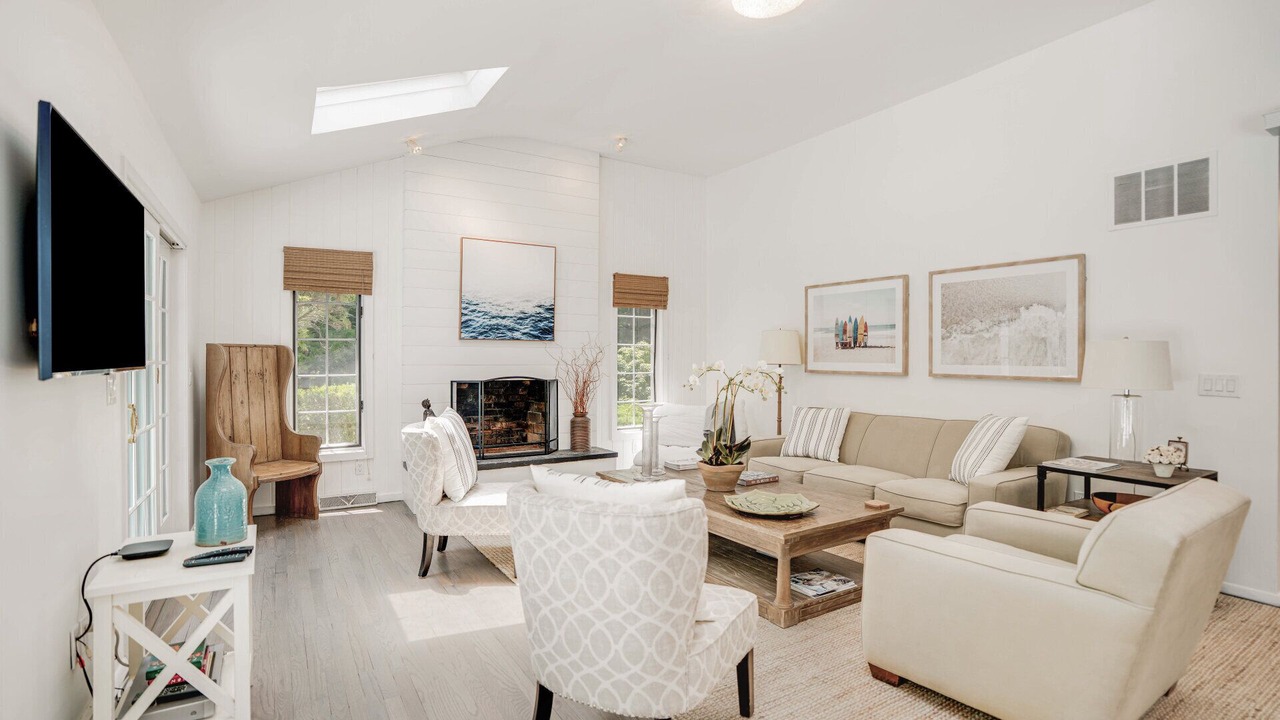 Photo of Livingroom in Northwest Harbor