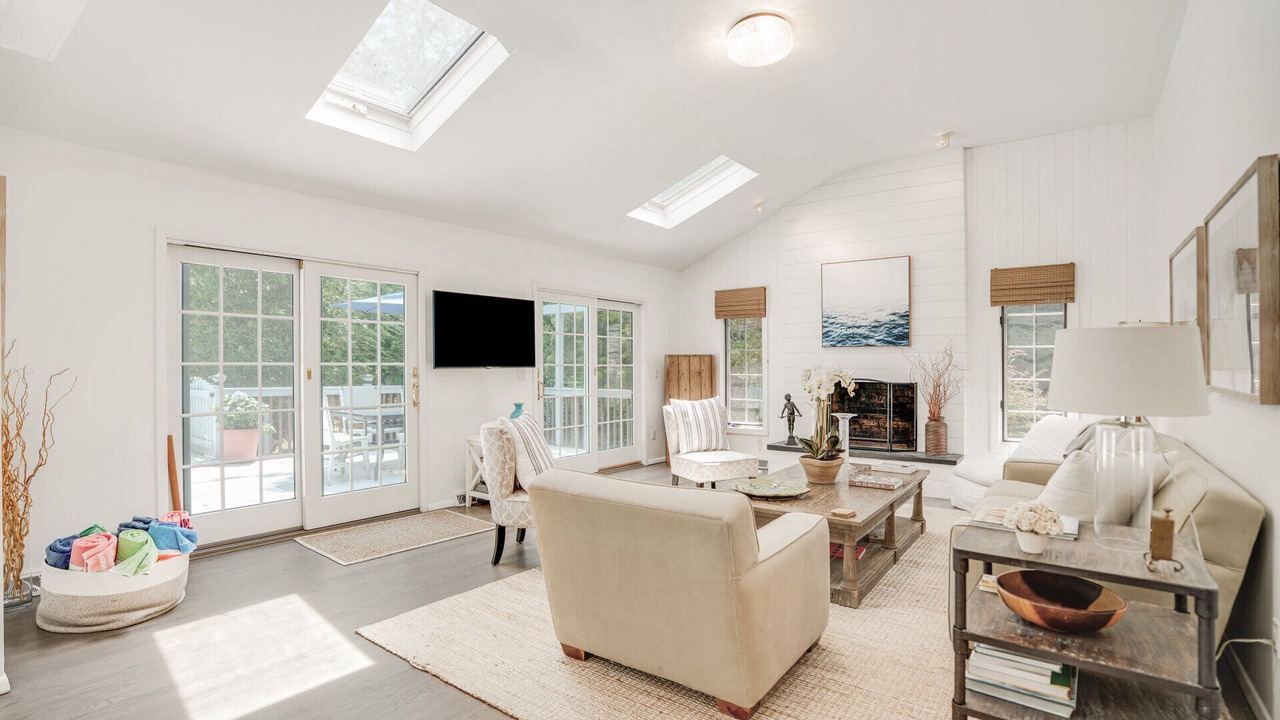 Photo of Livingroom in Northwest Harbor
