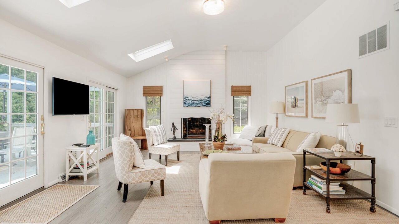 Photo of Livingroom in Northwest Harbor
