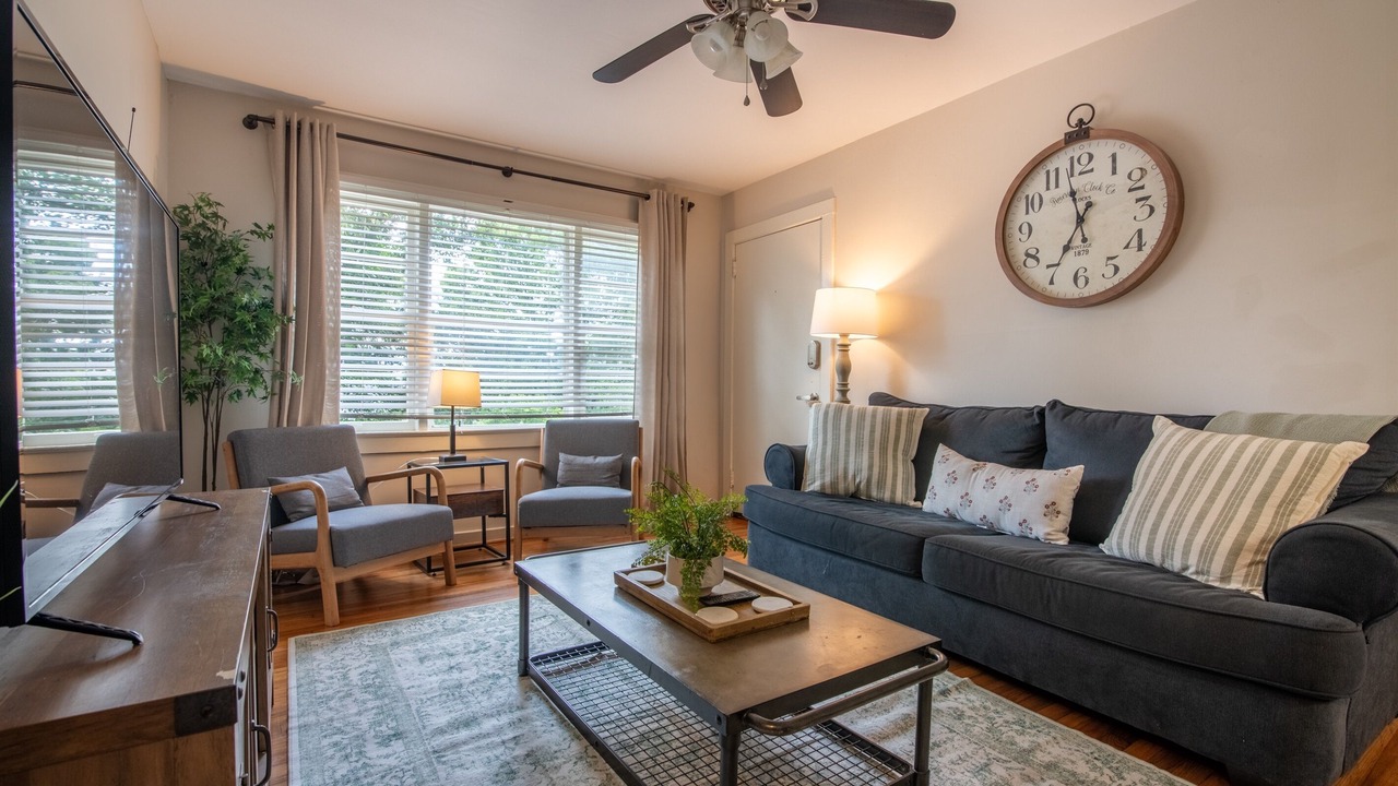 Photo of Livingroom in Five Points South