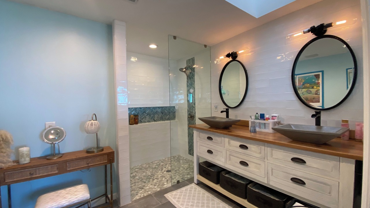 Photo of Bathroom in Willoughby Spit