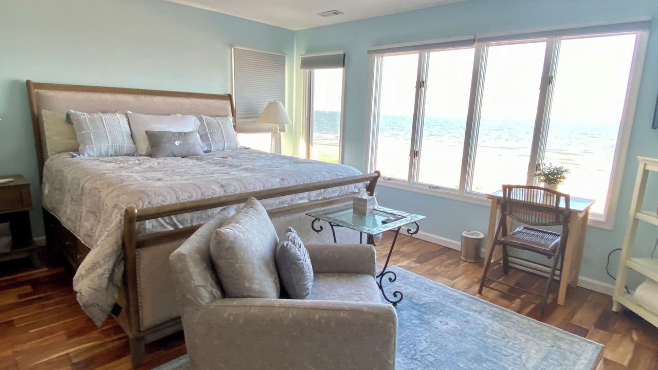 Photo of Bedroom in Willoughby Spit