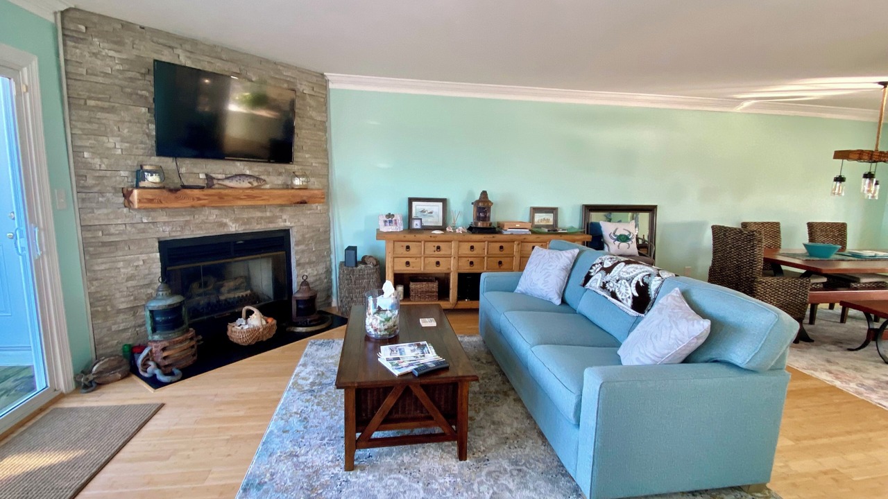 Photo of Livingroom in Willoughby Spit