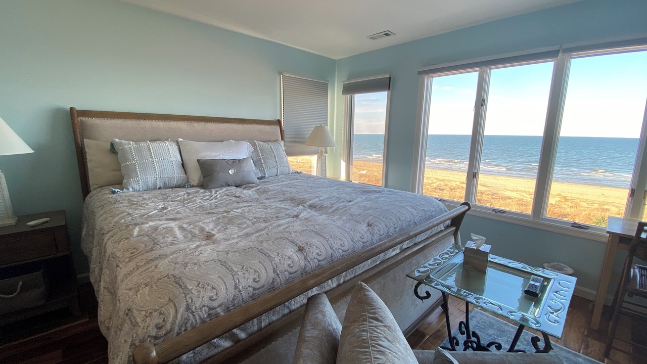 Photo of Bedroom in Willoughby Spit