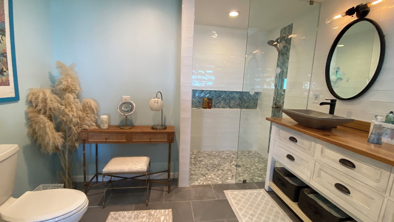 Photo of Bathroom in Willoughby Spit