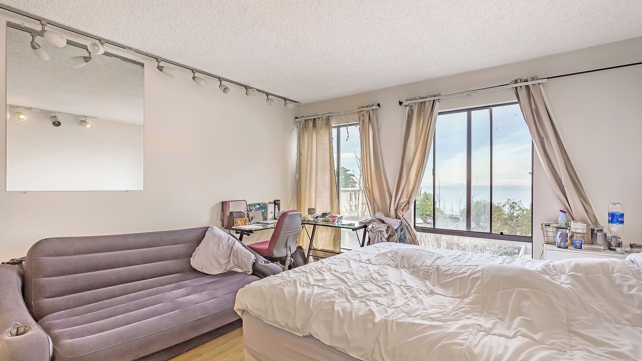 Photo of Bedroom in Emeryville