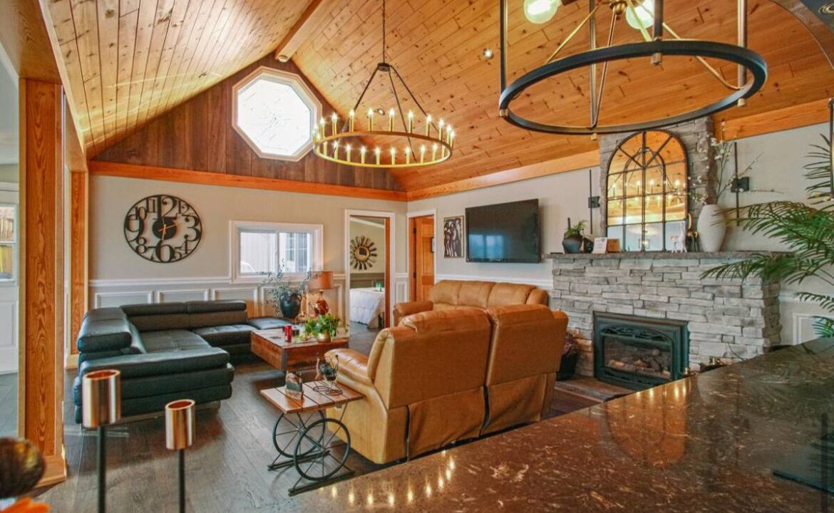 Photo of Livingroom in Bowmanville