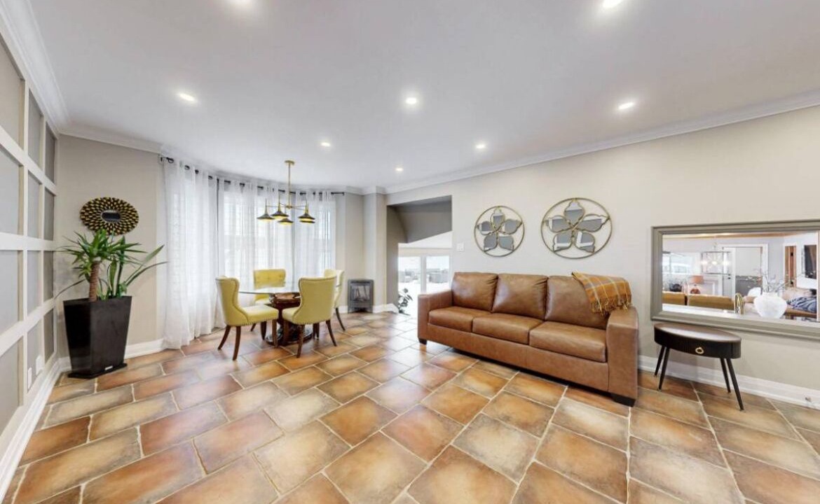 Photo of Livingroom in Bowmanville