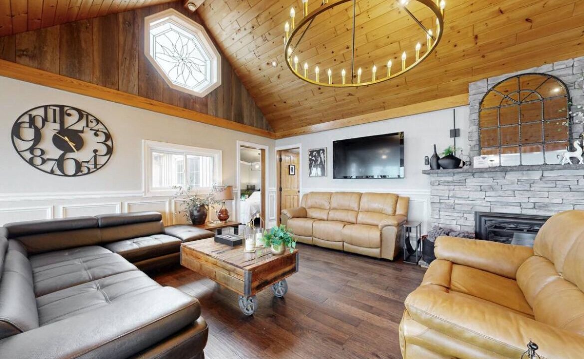 Photo of Livingroom in Bowmanville