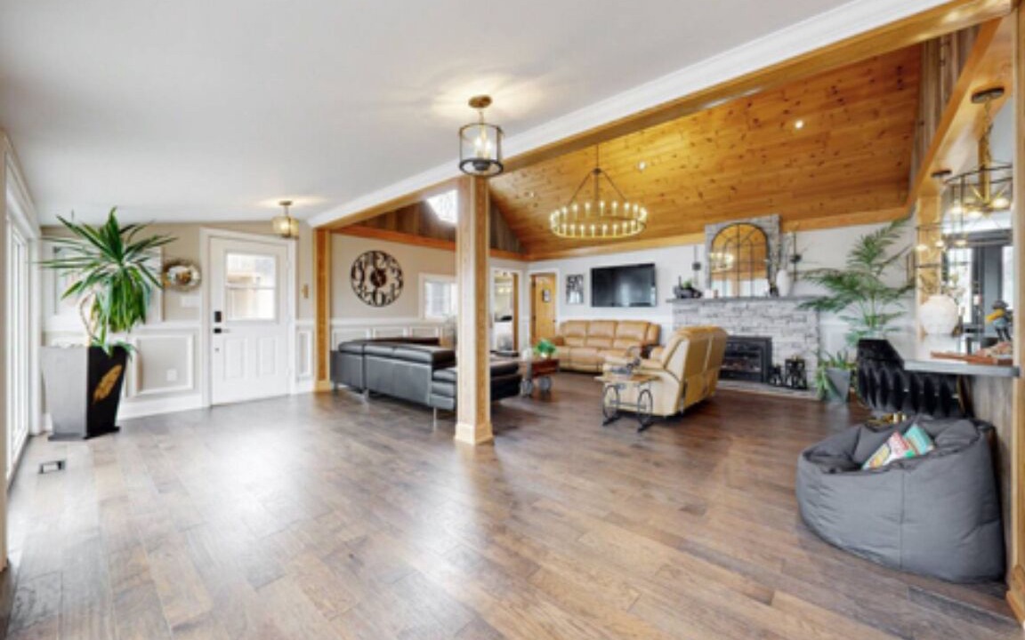 Photo of Livingroom in Bowmanville