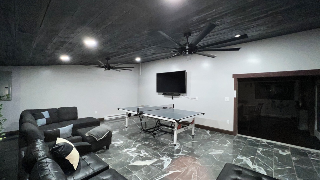 Photo of Livingroom in Town of Throop