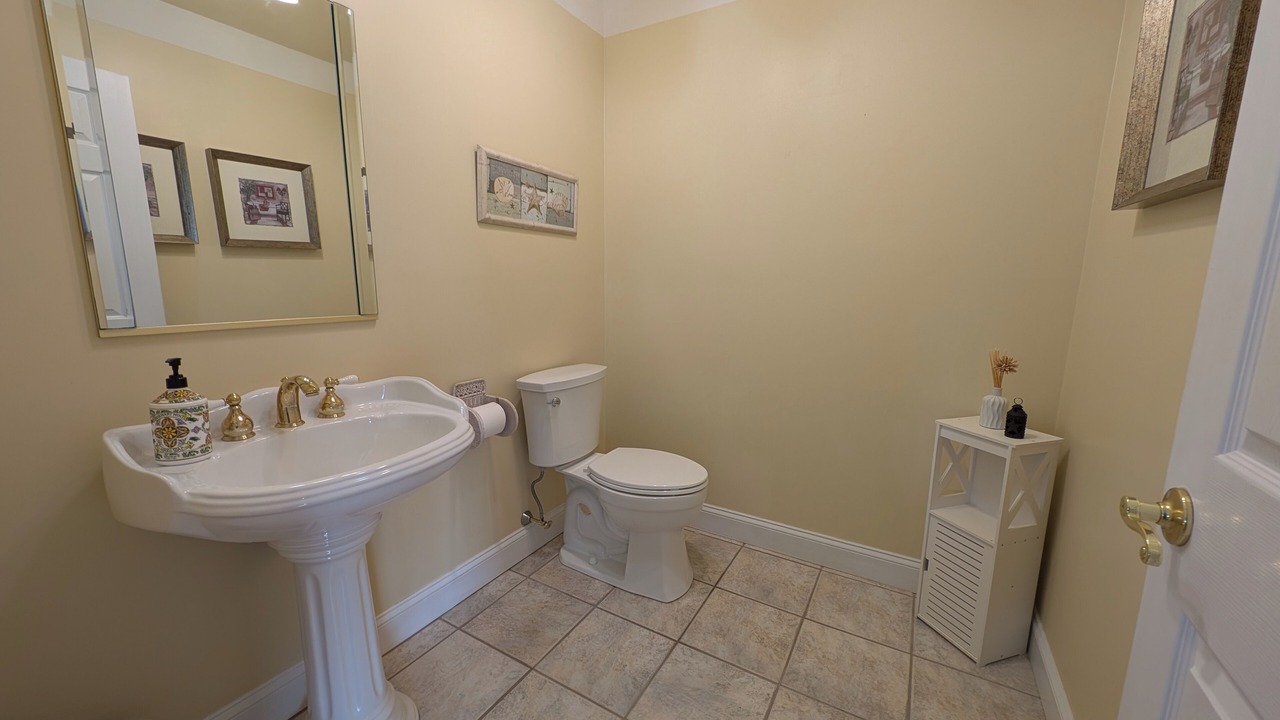 Photo of Bathroom in Admiral Estates