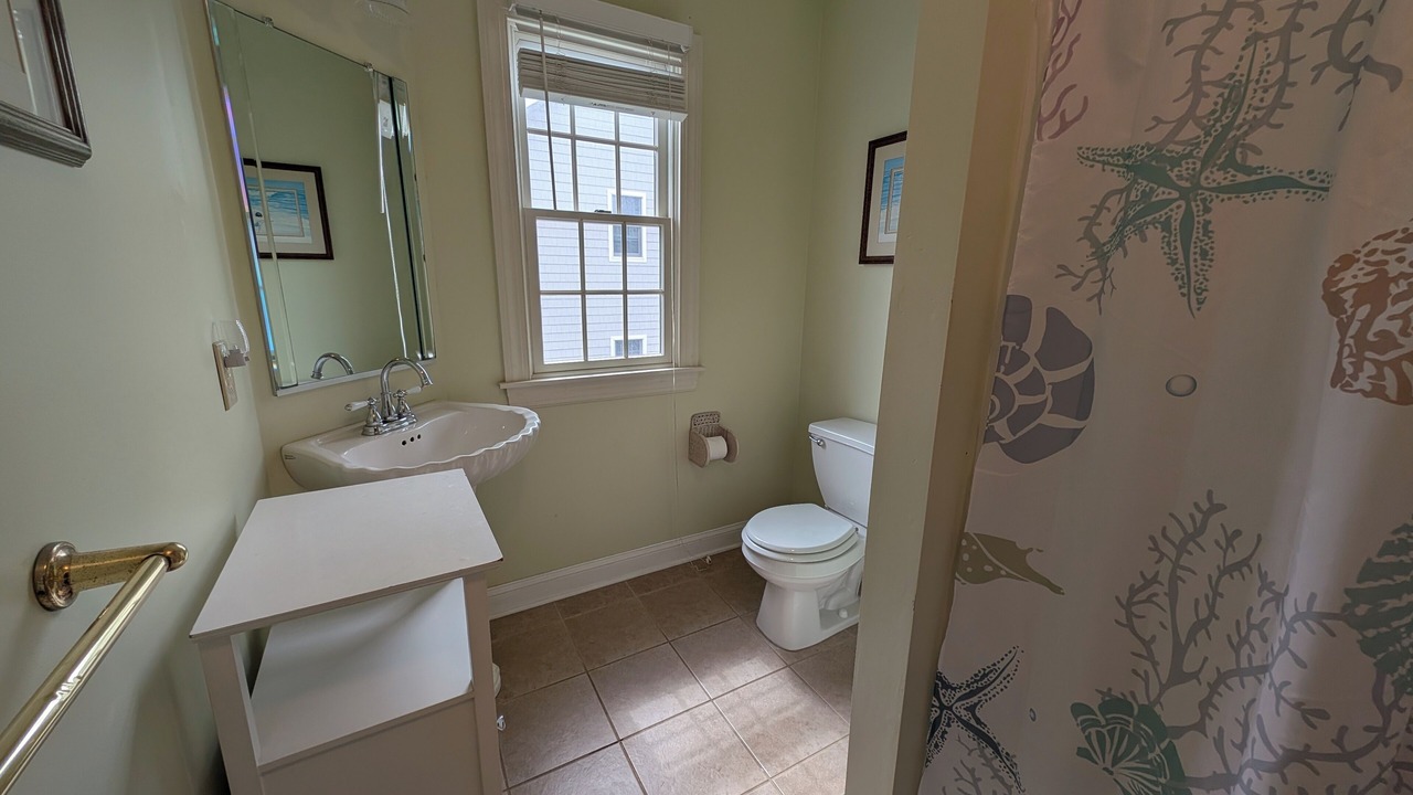 Photo of Bathroom in Admiral Estates