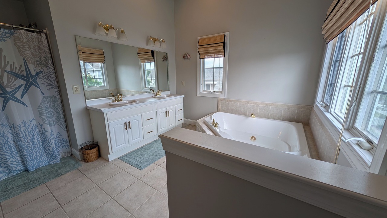 Photo of Bathroom in Admiral Estates