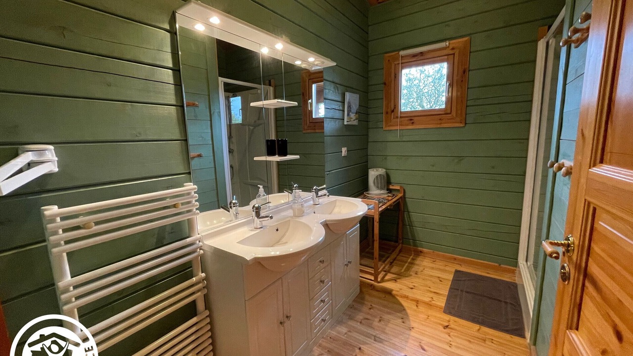 Photo of Bathroom in Reaumur