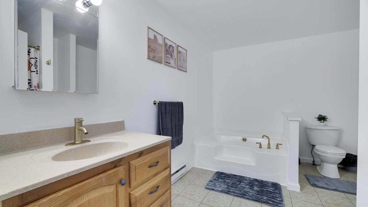 Photo of Bathroom in Hickory Hills