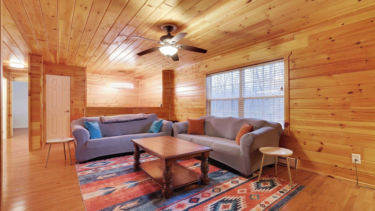 Photo of Livingroom in Hickory Hills