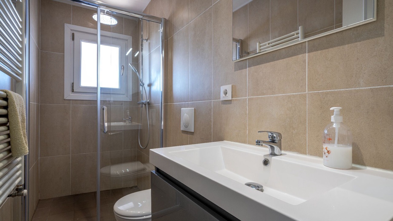 Photo of Bathroom in Roses