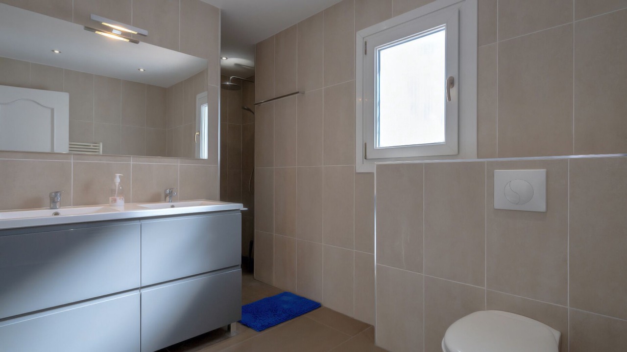 Photo of Bathroom in Roses