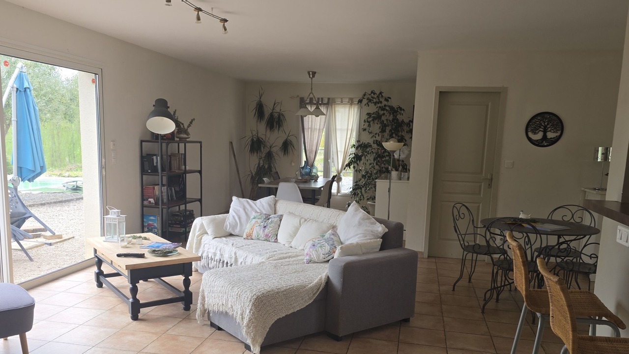 Photo of Livingroom in Coueilles