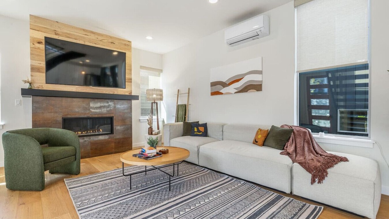 Photo of Livingroom in North Beacon Hill