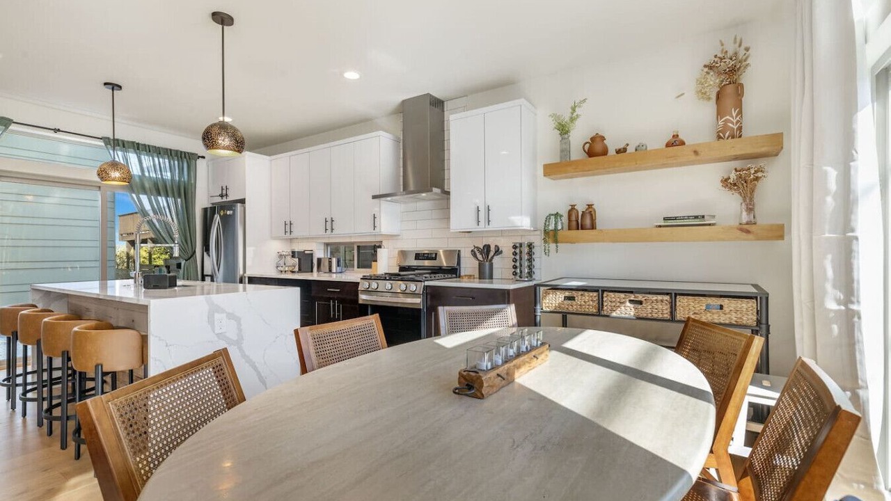 Photo of Livingroom in North Beacon Hill