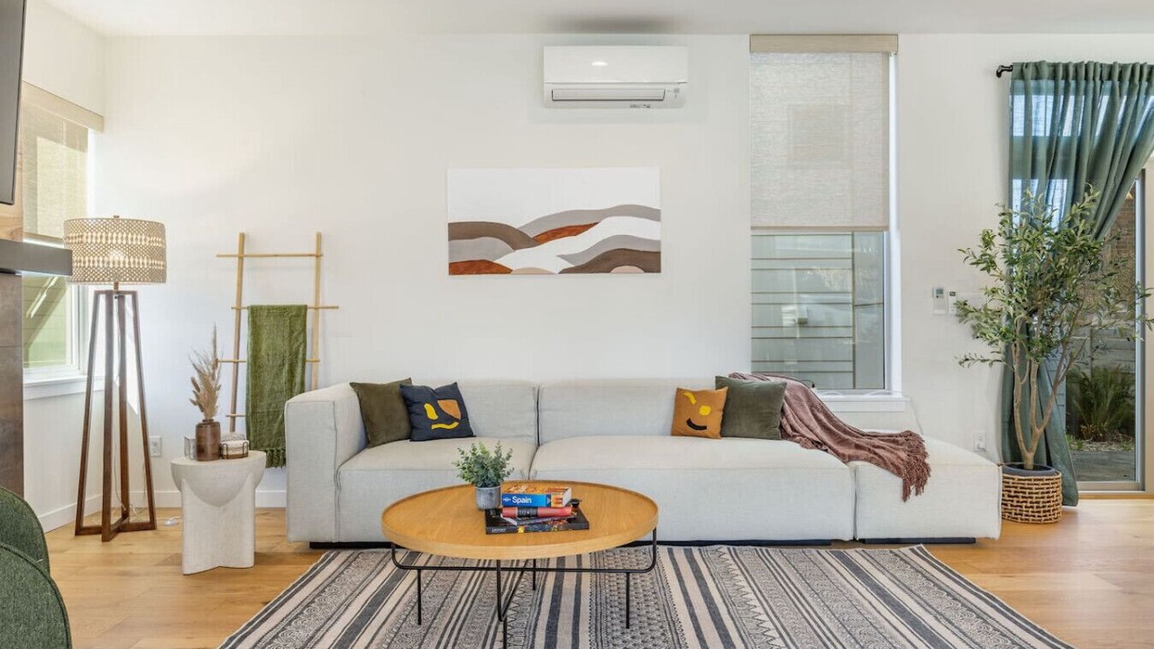 Photo of Livingroom in North Beacon Hill