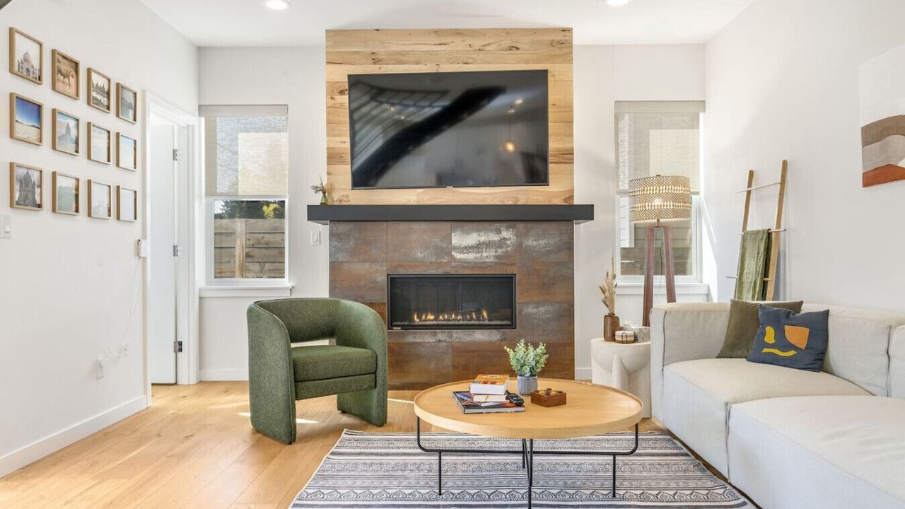 Photo of Livingroom in North Beacon Hill