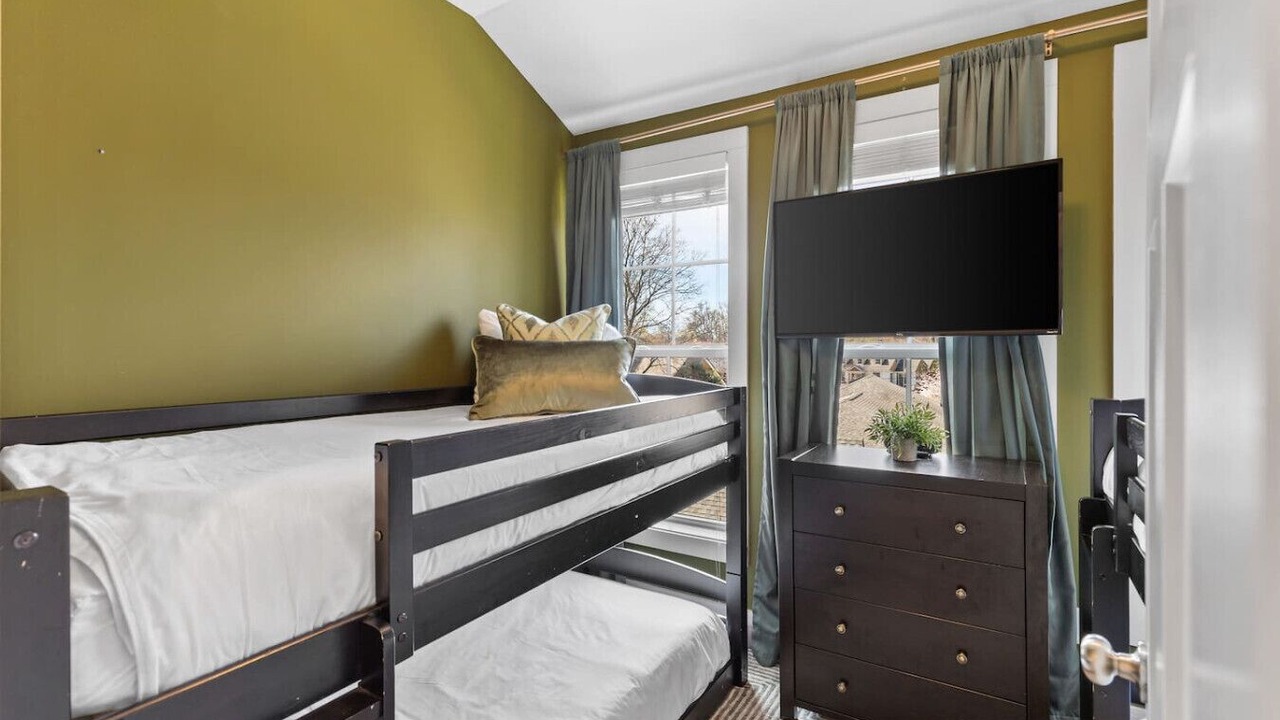 Photo of Bedroom in Historic Waverly