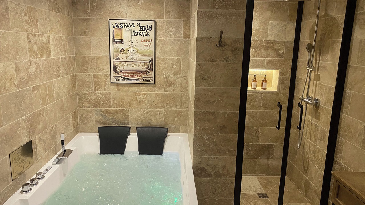 Photo of Bathroom in Cornil