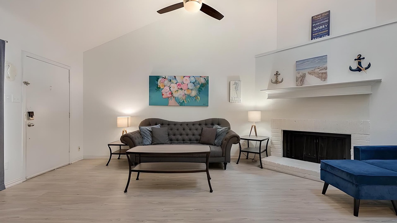 Photo of Livingroom in Northeast Dallas
