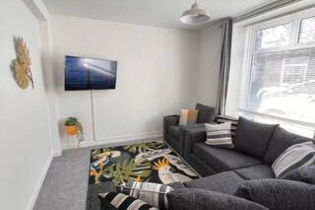 Photo of Livingroom in Trelewis