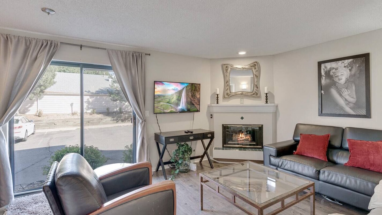 Photo of Livingroom in Englewood