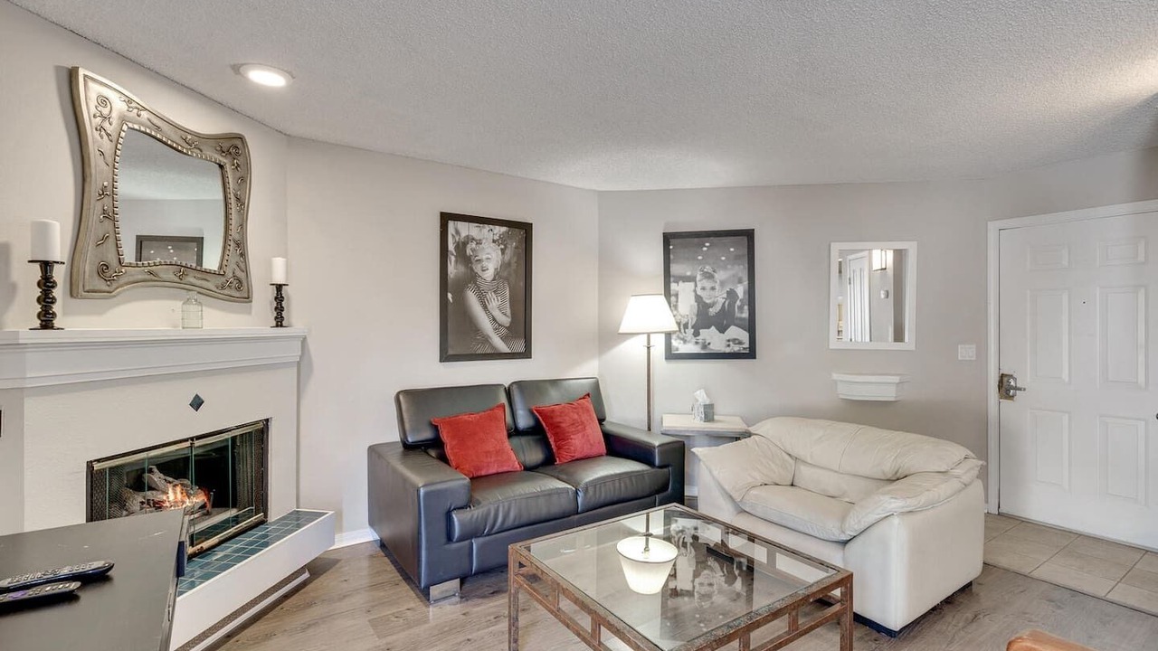 Photo of Livingroom in Englewood