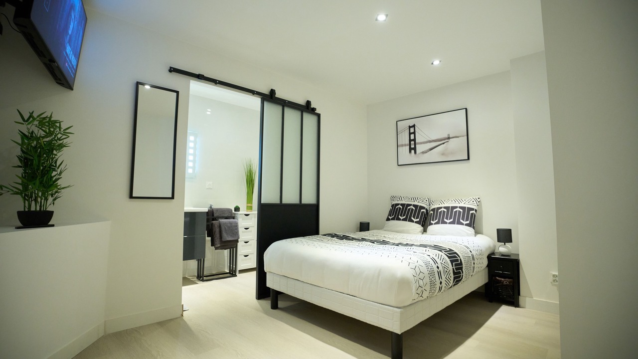 Photo of Bedroom in Charleville-Mezieres