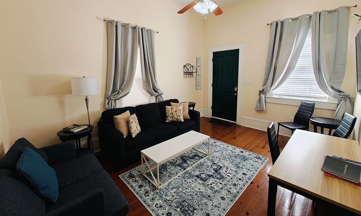 Photo of Livingroom in East Riverside