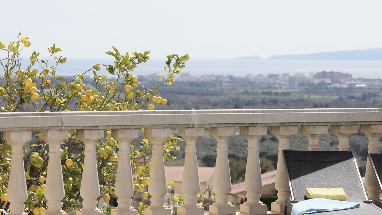 Photo of Patio Balcony in El Mas Isaac