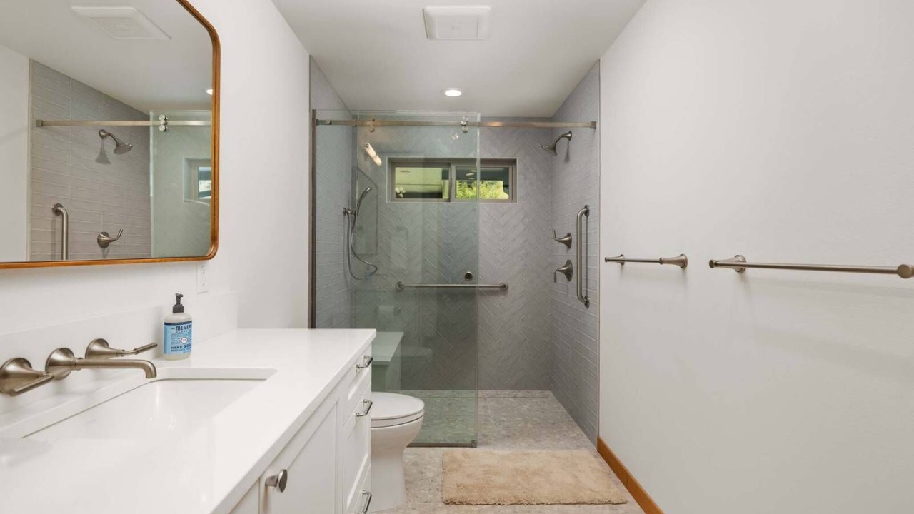 Photo of Bathroom in Neahkahnie Beach